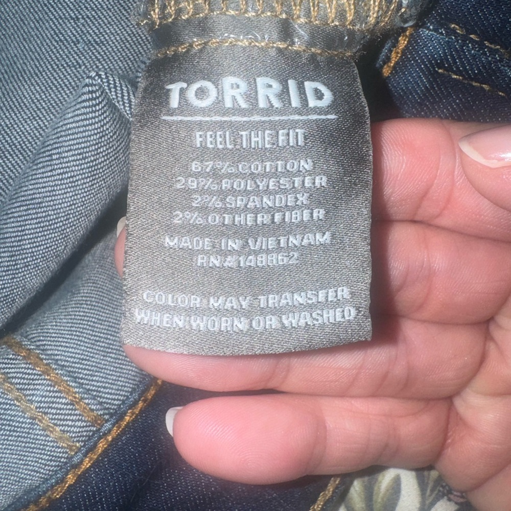 Torrid Fitted trucker denim jacket size 0 - Picture 4 of 4